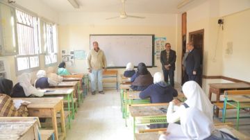 محافظ قنا يتفقد عددا من المدارس للاطمئنان على سير امتحانات الشهادة الإعدادية