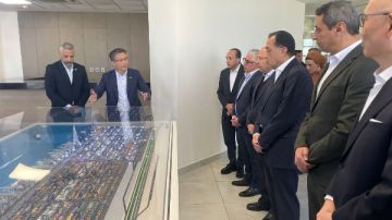 مدبولي يشهد تفريغ أول حاوية إلكترونيا بمحطة البحر الأحمر لتداول الحاويات