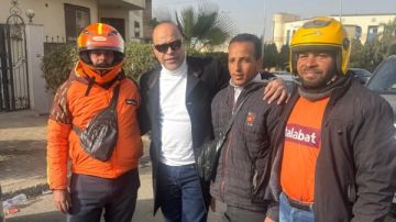 وزير العمل يلتقي سائقي التوصيل بالشارع للاطمئنان على تنفيذ حملة سلامتك تهمنا وزير العمل يلتقي سائقي التوصيل بالشارع للاطمئنان على تنفيذ حملة سلامتك تهمنا