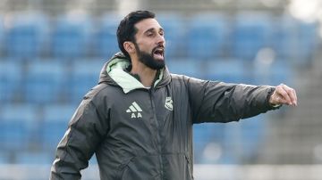 ألفارو أربيلوا يبدأ مهامه رسميا مدربh لريال مدريد بعد رحيل تشابي ألونسو ألفارو أربيلوا يبدأ مهامه رسميا مدربh لريال مدريد بعد رحيل تشابي ألونسو