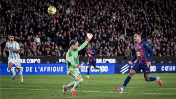 برشلونة يكتسح ريال أوفييدو بثلاثية ويستعيد صدارة الدوري الإسباني برشلونة يكتسح ريال أوفييدو بثلاثية ويستعيد صدارة الدوري الإسباني