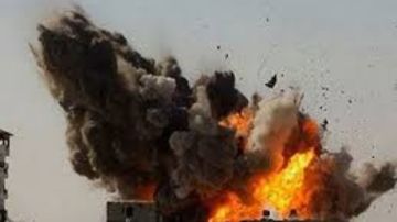 جيش الاحتلال يعلن توجيه ضربات دقيقة لمواقع تابعة لحماس جيش الاحتلال يعلن توجيه ضربات دقيقة لمواقع تابعة لحماس