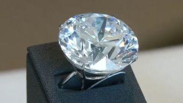 شركة دي بيرز تخفض أسعارها الرسمية للماس للمرة الأولى منذ أكثر من عام شركة دي بيرز تخفض أسعارها الرسمية للماس للمرة الأولى منذ أكثر من عام