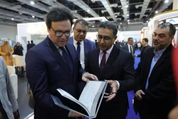 وزير الثقافة يتفقد معرض القاهرة الدولي للكتاب في دورته السابعة والخمسين ويلتقي عددا من المشاركين