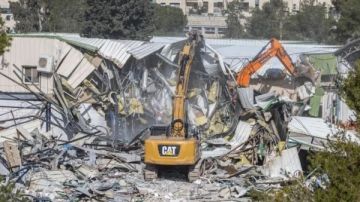 وكالة الأونروا تعلن اشتعال النيران بمقرها المدمر في القدس الشرقية وكالة الأونروا تعلن اشتعال النيران بمقرها المدمر في القدس الشرقية