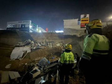 إصابة شخصين وانهيار محلات إثر هبوط أرضي بمحطة وقود في التجمع إصابة شخصين وانهيار محلات إثر هبوط أرضي بمحطة وقود في التجمع