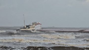 التفاصيل الكاملة لجنوح السفينة FENER على شاطئ بورسعيد شاهد التفاصيل الكاملة لجنوح السفينة FENER على شاطئ بورسعيد شاهد