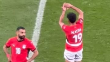 الكاف يعاقب مروان عطية وصلاح محسن بعد أحداث مواجهة السنغال الكاف يعاقب مروان عطية وصلاح محسن بعد أحداث مواجهة السنغال