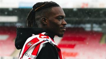 بعد خضوعه للفحص الطبي.. من هو آيلتسين كامويش مهاجم الأهلي الجديد؟