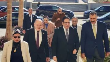 رئيس جامعة القاهرة يتفقد امتحانات الجامعة الأهلية والفرع الدولي ويطمئن على انتظامها رئيس جامعة القاهرة يتفقد امتحانات الجامعة الأهلية والفرع الدولي ويطمئن على انتظامها