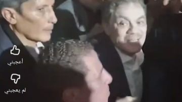 لحظة خروج السيد البدوي من مقر حزب الوفد وسط هتافات أنصاره .. شاهد