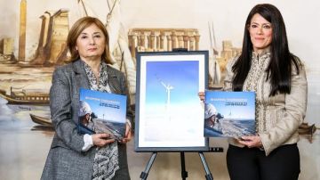 مصر وبنك الاستثمار الأورووبي تطلقان كتابا مصورا يوثق الشراكة الاستراتيجية بينهما مصر وبنك الاستثمار الأورووبي تطلقان كتابا مصورا يوثق الشراكة الاستراتيجية بينهما