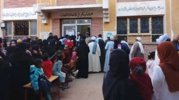 الفترة المسائية .. إقبال من المواطنين فى أسوان على مقار جولة إعادة انتخابات مجلس النواب..صور