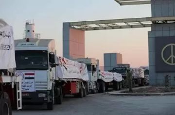 الهلال الأحمر المصري يدفع بـ118 ألف سلة غذائية عبر قافلة زاد العزة الـ112 إلى غزة