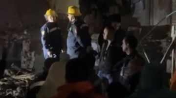 الهلال الأحمر المصري ينتشر بموقع عقار الإسماعيلية المنهار الهلال الأحمر المصري ينتشر بموقع عقار الإسماعيلية المنهار