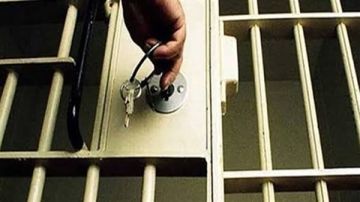 بكفالة 20 ألف جنيه.. إخلاء سبيل لاعب بالدوري المصري دهس سيدة بالقاهرة الجديدة بكفالة 20 ألف جنيه.. إخلاء سبيل لاعب بالدوري المصري دهس سيدة بالقاهرة الجديدة