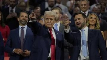 تسجيل صوتي مسرب لـ سيناتور جمهوري بارز يهاجم إدارة ترامب تفاصيل تسجيل صوتي مسرب لـ سيناتور جمهوري بارز يهاجم إدارة ترامب تفاصيل