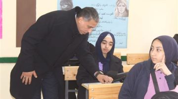 جولة مفاجئة لوكيل تعليم الجيزة لمتابعة امتحان البرمجة عبر المنصة الإلكترونية