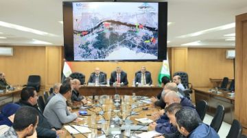 محافظ الجيزة يناقش آليات تنفيذ المرحلة الأولى لتطوير طريق المنيب العياط