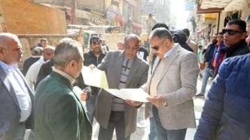 محافظ الشرقية يقود حملة مكبرة لرفع الإشغالات بشارع البوسطة بالزقازيق صور