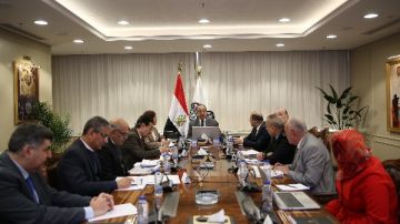 وزير قطاع الأعمال: 737 مشروعا للشركات التابعة في 13 محافظة تم تنفيذ معظمها ضمن حياة كريمة وزير قطاع الأعمال: 737 مشروعا للشركات التابعة في 13 محافظة تم تنفيذ معظمها ضمن حياة كريمة