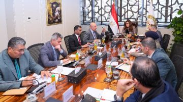 وزيرة البيئة تبحث سبل تعزيز الاستثمار داخل المحميات الطبيعية مع صندوق تحيا مصر وزيرة البيئة تبحث سبل تعزيز الاستثمار داخل المحميات الطبيعية مع صندوق تحيا مصر