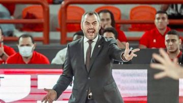 كان مدرب الزمالك والأهلي ..أوجستي بوش مديرا فنيا لمنتخب مصر للرجال لكرة السلة كان مدرب الزمالك والأهلي ..أوجستي بوش مديرا فنيا لمنتخب مصر للرجال لكرة السلة