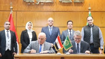 محافظ القليوبية ورئيس جامعة بنها يشهدان توقيع بروتوكول تعاون طبي للارتقاء بالخدمات الصحية