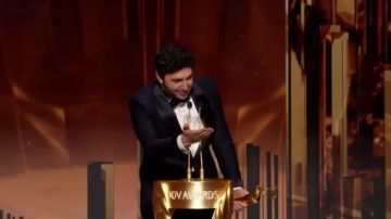 محمد فضل شاكر يحصد جائزة الصوت الجديد المفضل في Joy Awards.. ويهديها لوالده محمد فضل شاكر يحصد جائزة الصوت الجديد المفضل في Joy Awards.. ويهديها لوالده