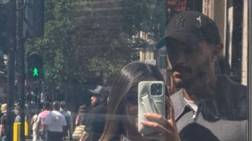 مرموش يحتفل بذكرى تعرفه على خطيبته