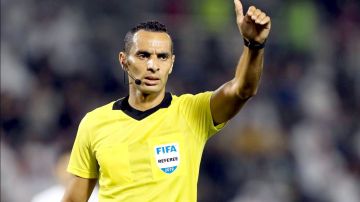 مصطفي غربال في اختبار ناري خلال إدارة مباراة مصر وكوت ديفوار