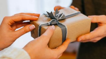 الهدية ليست بسعرها.. أفكار مبتكرة بميزانيات بسيطة فيديو