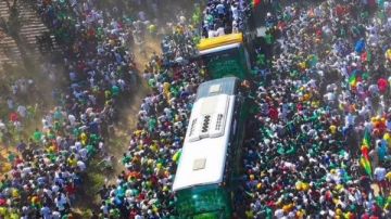 بعد التتويج باللقب الأفريقي.. احتفالات في شوارع داكار ببعثة المنتخب السنغالي