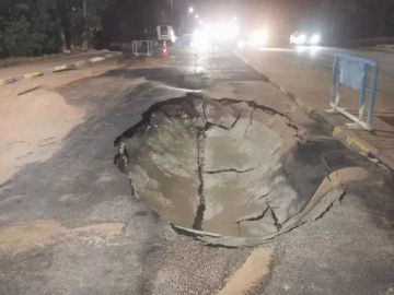 إصلاح هبوط أرضي في خط طرد سموحة الجديدة بالإسكندرية