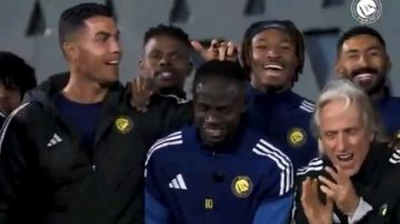 احتفال كريستيانو رونالدو مع ساديو ماني بعد الفوز ببطولة أمم أفريقيا.. صور