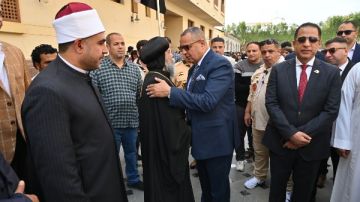 رسالة محبة ووحدة وطنية.. محافظ جنوب سيناء يهنئ أقباط شرم الشيخ بعيد الميلاد