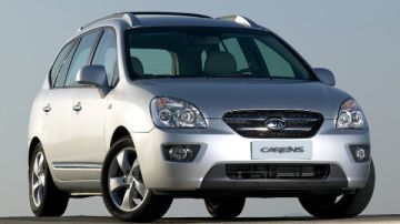 سعر كيا كارينز 2010 المستعملة فى السوق.. صور