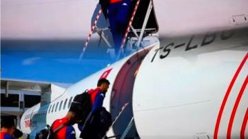 عودة منتخب تونس على طائرة عادية وسط الركاب بعد الخروج من أمم أفريقيا