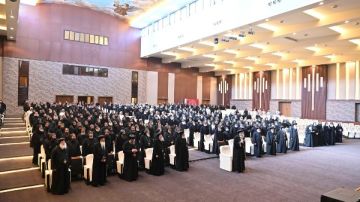 قداسة البابا تواضروس يلتقي رهبان عدد من أديرة الرهبان.. صور