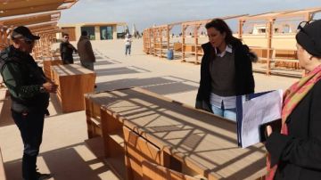 نائب محافظ الجيزة تتفقد طاولات البائعين بالمنطقة الأثرية للأهرامات نائب محافظ الجيزة تتفقد طاولات البائعين بالمنطقة الأثرية للأهرامات