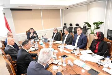 وزير الإسكان يتابع موقف مشروعات المرافق بالأراضي المضافة لعدد من المدن الجديدة