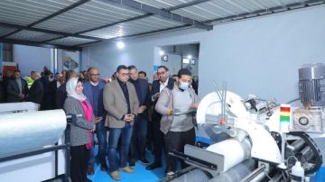 وزير الإسكان يتفقد أحد المصانع المرتبطة بأنظمة تحلية مياه البحر في دمياط