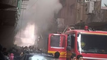 حريق في مخزن أسفل عقار بكفر طهرمس.. صور