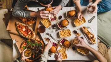 دراسة صادمة: نصف وجبات التيك أواي تحتوي على ملح أكثر مما هو معلن دراسة صادمة: نصف وجبات التيك أواي تحتوي على ملح أكثر مما هو معلن