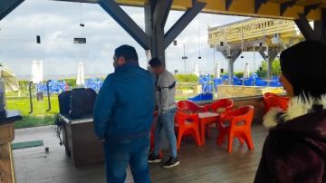 رئيس حي غرب بورسعيد تتابع تحصيل الايجارات المتأخرة لكافتيريات الشاطئ صور