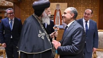 قداسة البابا تواضروس يستقبل وزير الخارجية للتهنئة بعيد الميلاد صور