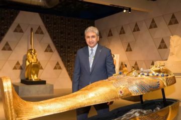 وزير السياحة والآثار يفتتح معرض الملك الشاب توت عنخ آمون بالجناح المصري المشارك بالمعرض السياحي الدولي FITUR 2026