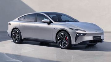 450 كيلومتر في الشحنة الواحدة رئيس رابطة تجار السيارات يكشف تفاصيل أول سيدان كهربائية تجمع محليا .. وخطة مصر