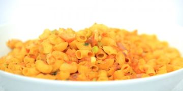 اكسري روتين السفرة آخر الأسبوع بشوربة المكرونة بالخبز المحمص