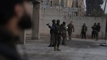 الحكومة السورية تعلن وقفا لإطلاق النار بعد اشتباكات في حلب